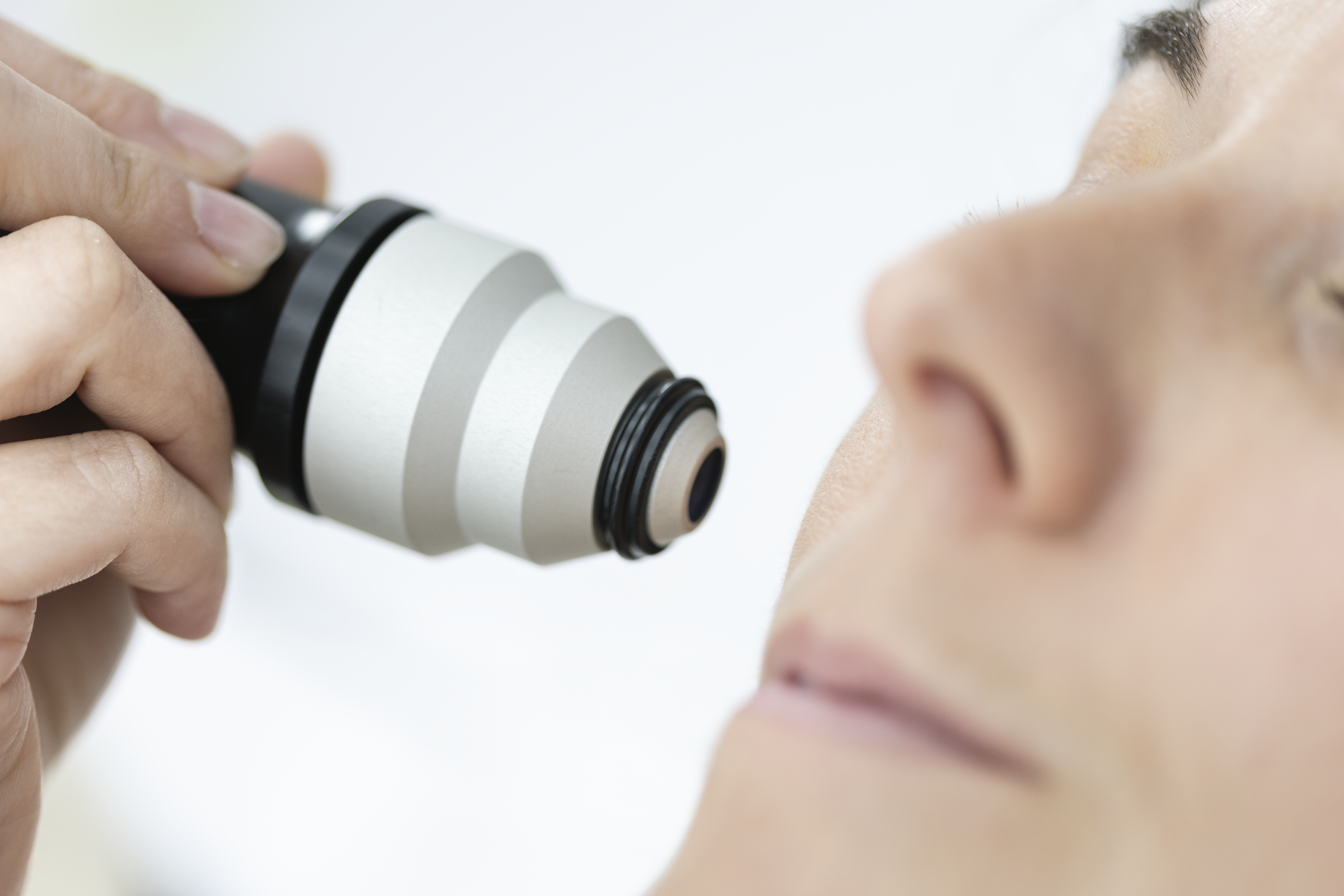 Dermalab - Cortex Technology Facial ultrasound probe for a comprehensive analysis of the thickness of the fat layer, collagen content and elasticity level of the skin.