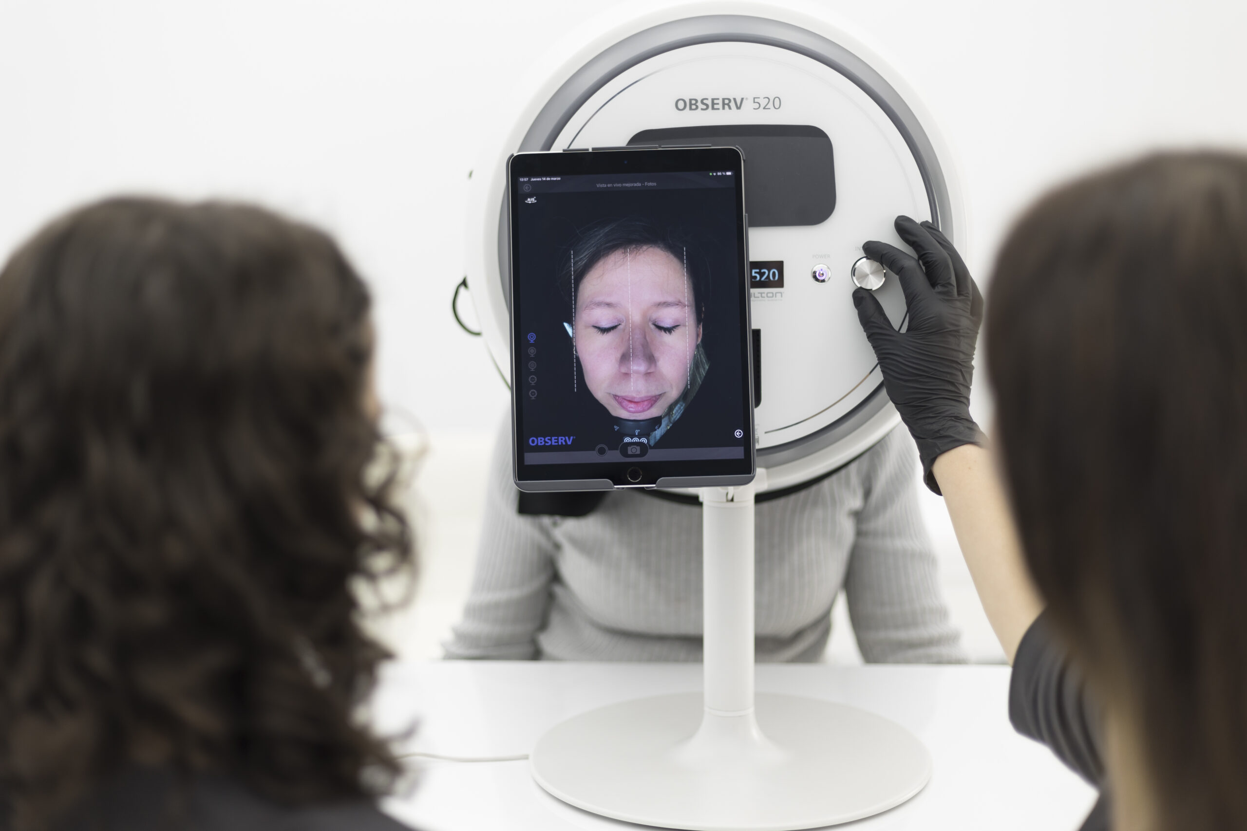 SYLTON OBSERV 520x Assessment of skin disorders such as moisture loss, sun damage and redness.